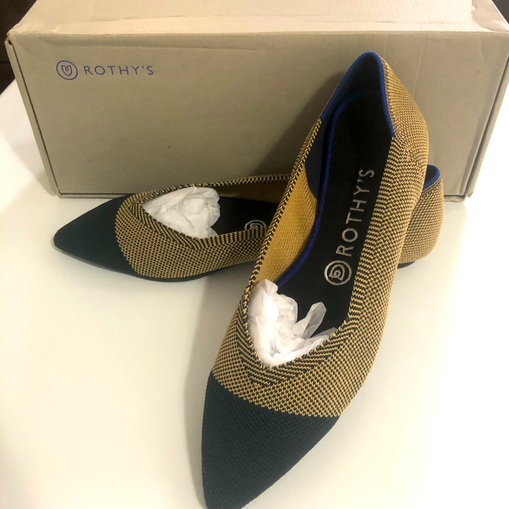 Rothys • the point in dune captoe RETIRED COLOR - Picture 2 of 12